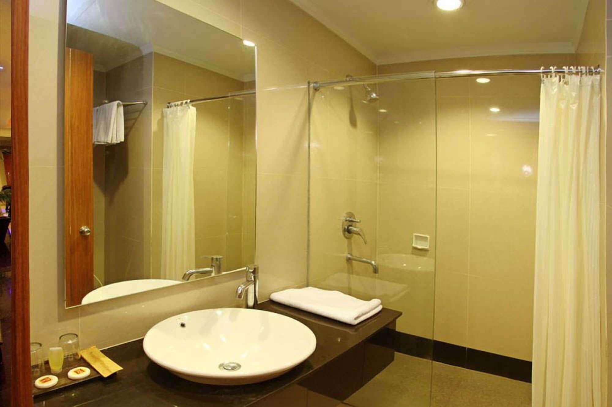 Hotel Pangeran City Padang  Exterior photo