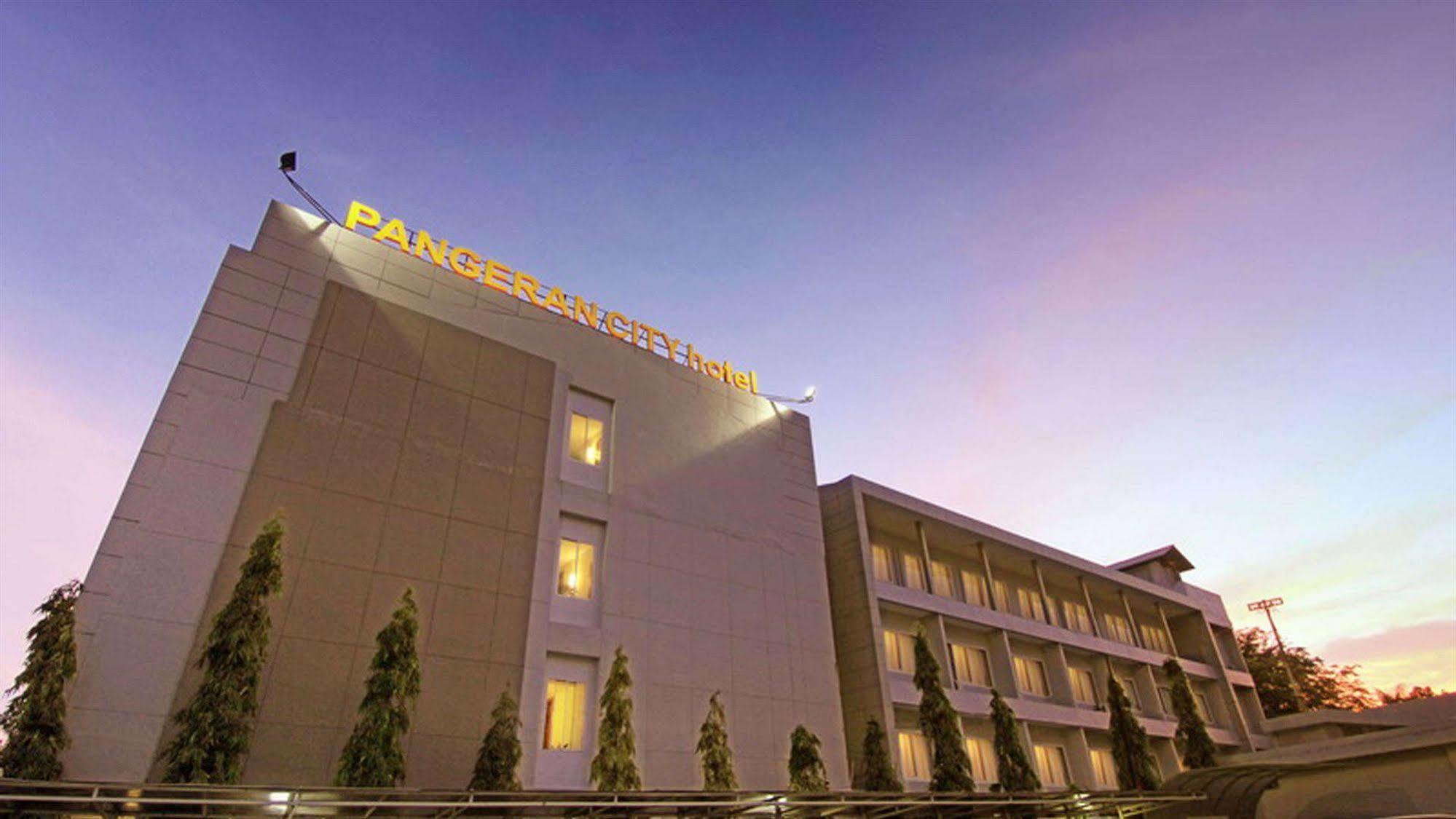 Hotel Pangeran City Padang  Exterior photo