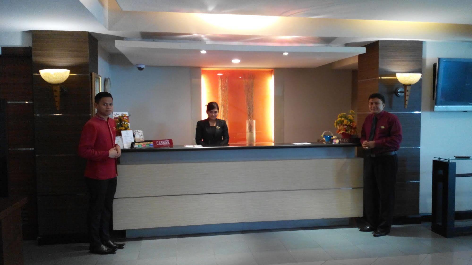Hotel Pangeran City Padang  Exterior photo
